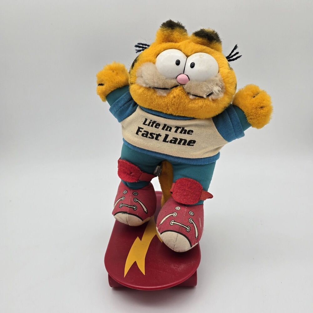 Vintage NWT Dakin-1981 Garfield on Skateboard Plush 10"-Life in the Fast Lane